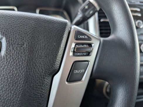 Used 2018 Nissan Titan SV image 15