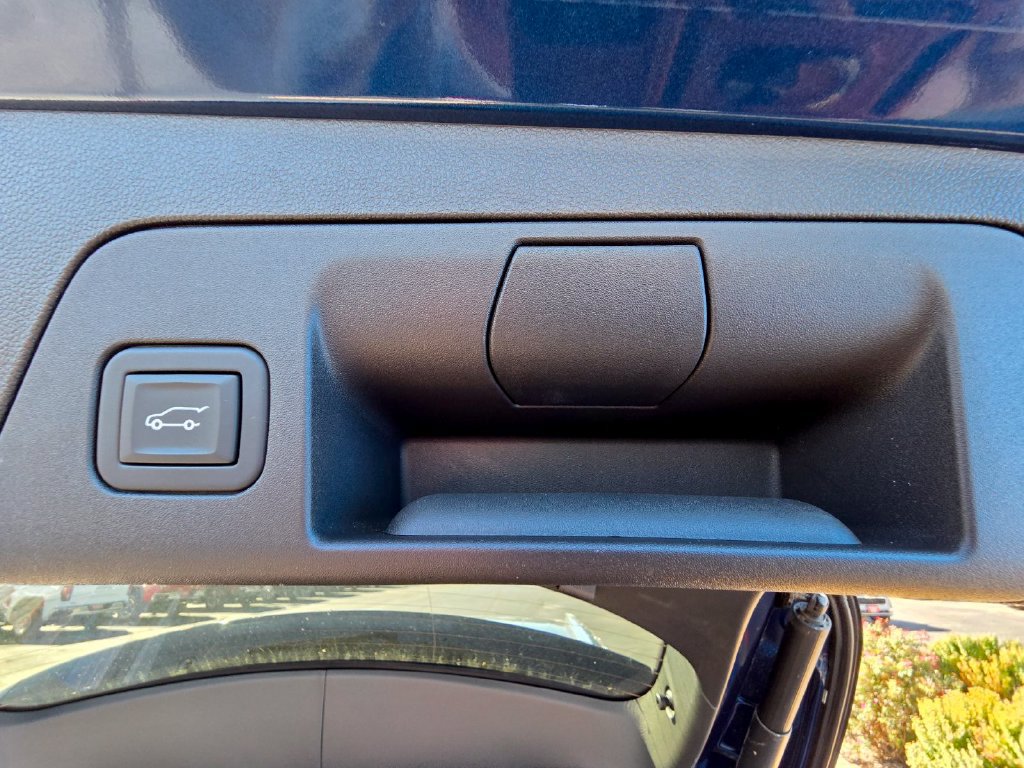Used 2023 Buick Envision Essence FWD image 33