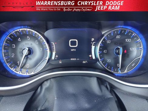 Used 2023 Chrysler Pacifica Touring-L FWD image 17