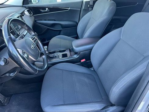 Used 2019 Kia Sorento S FWD image 12