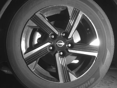 Used 2025 Nissan Sentra SV FWD image 12