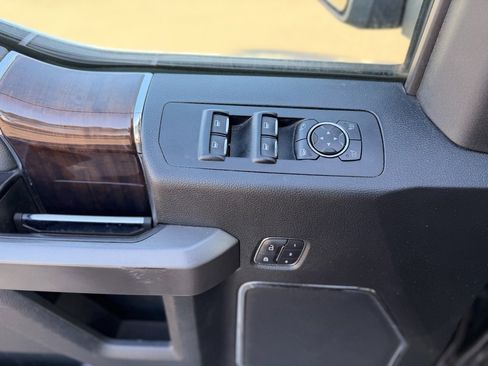 Used 2015 Ford F150 Platinum w/ Equipment Group 701A Luxury image 21