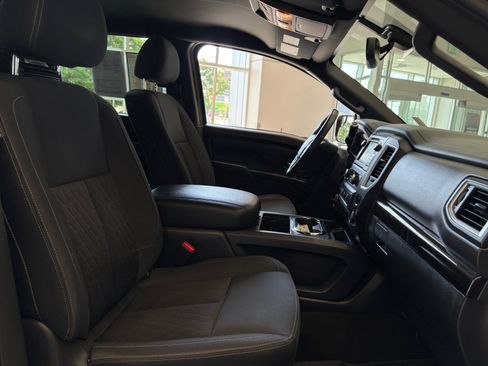 Used 2019 Nissan Titan SV w/ SV Convenience Package AWD/4WD image 25