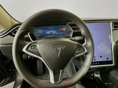 Used 2016 Tesla Model S 70D image 11