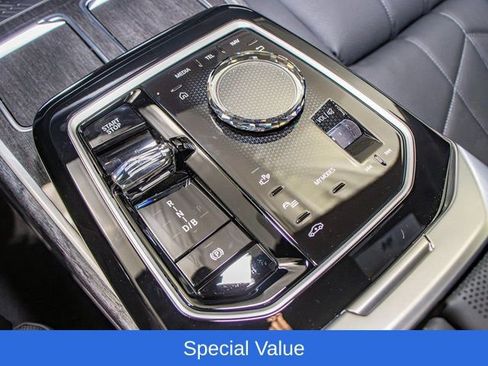 Used 2025 BMW i7 xDrive60 w/ Premium Package AWD/4WD image 20