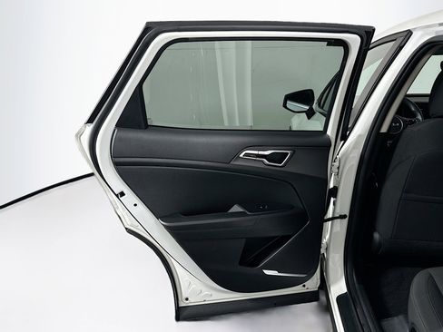 Used 2024 Kia Sportage LX image 25