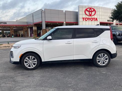 Used 2021 Kia Soul LX FWD image 8