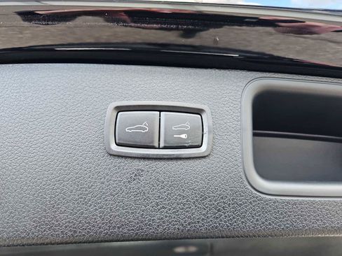 Certified 2025 Porsche Macan Turbo image 38