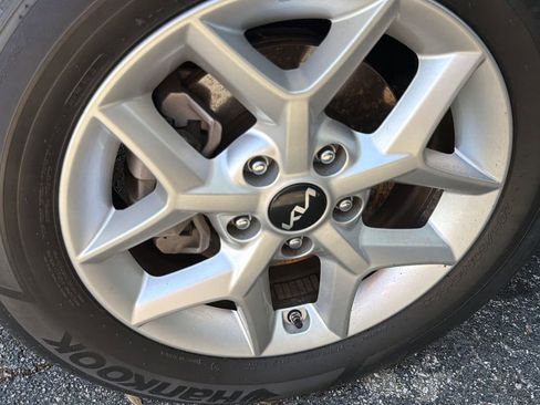Used 2025 Kia Soul LX w/ LX Technology Package FWD image 5
