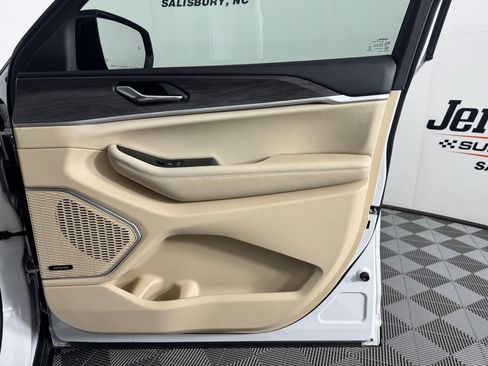 Used 2021 Jeep Grand Cherokee L Limited RWD image 38