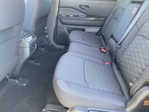 New 2025 Nissan Pathfinder SV image 18