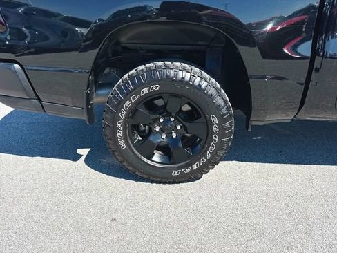 Used 2025 RAM 1500 Warlock AWD/4WD image 32
