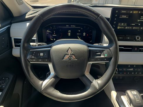 Used 2025 Mitsubishi Outlander SEL FWD image 17