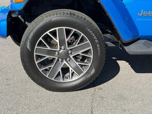Used 2023 Jeep Wrangler Unlimited Sahara AWD/4WD image 34
