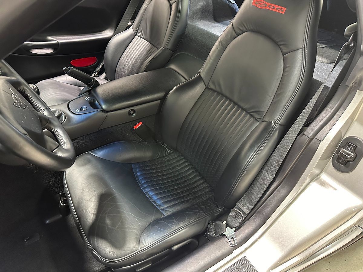 Used 2004 Chevrolet Corvette Z06 w/ Memory Package RWD image 25
