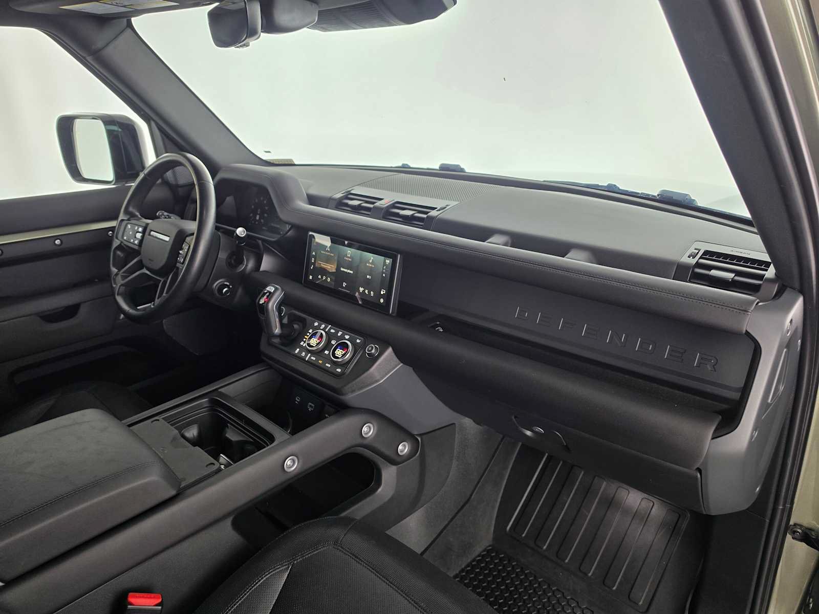 Used 2024 Land Rover Defender 110 X-Dynamic SE AWD/4WD image 11