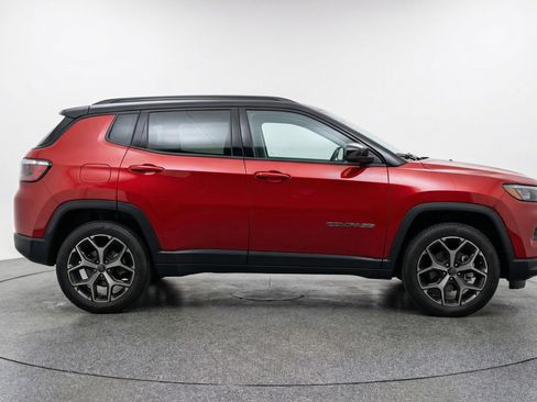 Used 2025 Jeep Compass Limited AWD/4WD image 11