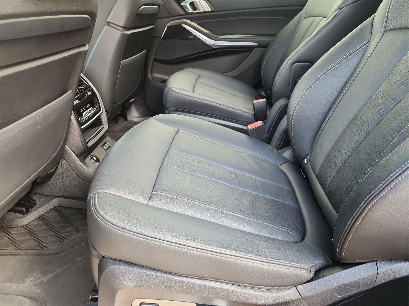 Used 2022 BMW X7 xDrive40i w/ M Sport Package AWD/4WD image 25