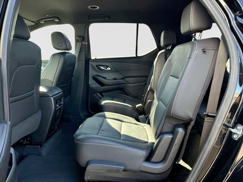 Certified 2023 Chevrolet Traverse LT w/ Rear Camera Mirror Package image 24