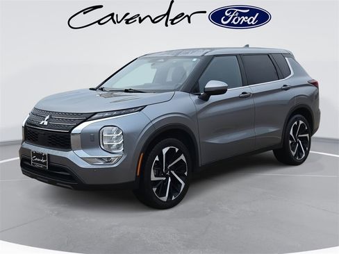 Used 2024 Mitsubishi Outlander SE image 1