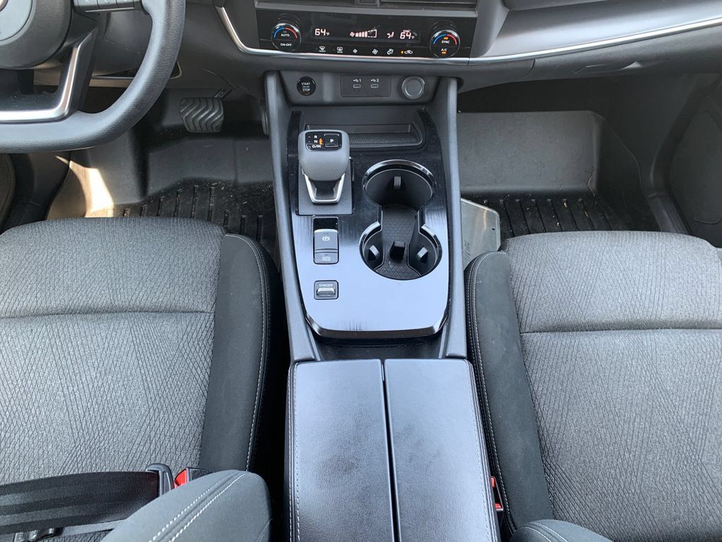 Used 2024 Nissan Rogue SV FWD image 18