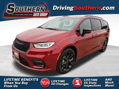 New 2026 Chrysler Pacifica Select w/ S Appearance Package