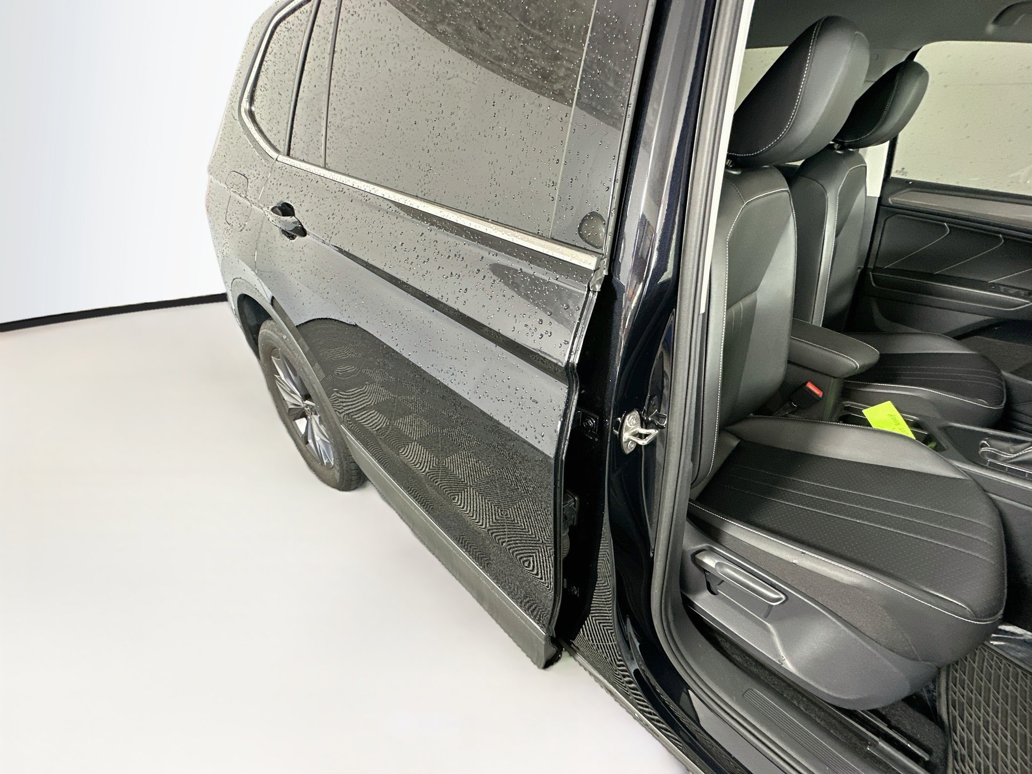 Used 2023 Volkswagen Tiguan SE FWD image 28
