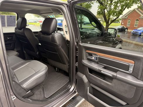 Used 2017 RAM 1500 Laramie w/ Convenience Group AWD/4WD image 13