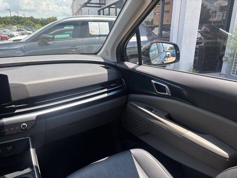 Used 2026 Kia Carnival FWD image 36