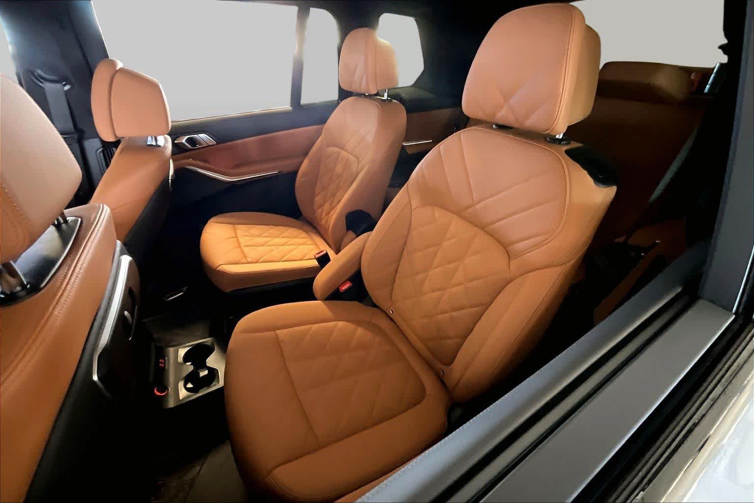 Used 2024 BMW X7 xDrive40i w/ M Sport Package AWD/4WD image 19