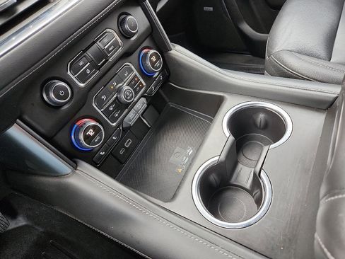 Used 2022 Chevrolet Tahoe Z71 w/ Luxury Package image 25