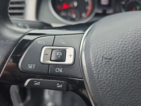 Used 2018 Volkswagen Atlas SEL w/ R-Line Package FWD image 17