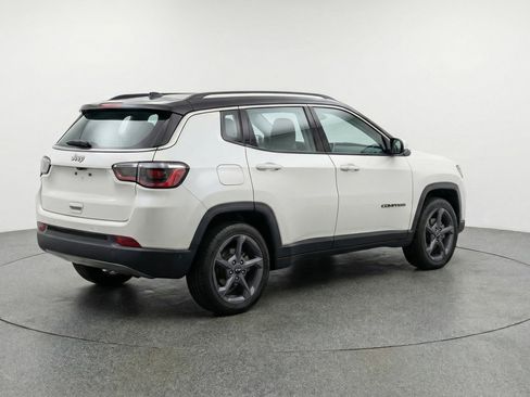 Used 2025 Jeep Compass Trailhawk image 9
