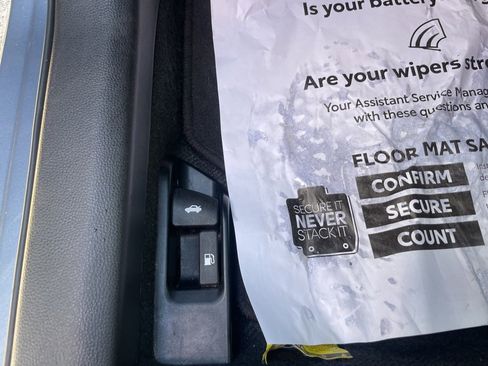 Used 2025 Toyota Corolla LE image 19