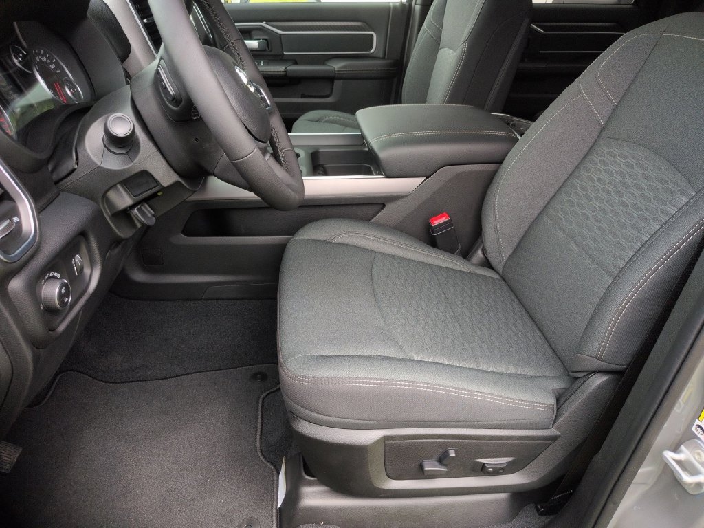 New 2026 RAM 3500 Big Horn AWD/4WD image 14