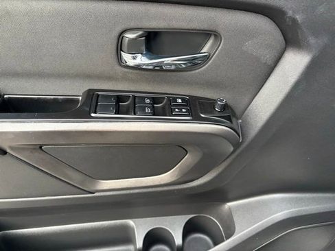 Used 2015 Nissan Titan SV RWD image 10