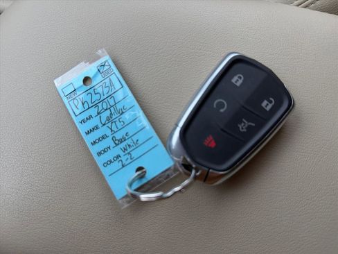 Used 2017 Cadillac XT5 FWD image 26