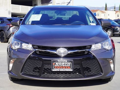 Used 2016 Toyota Camry SE image 3