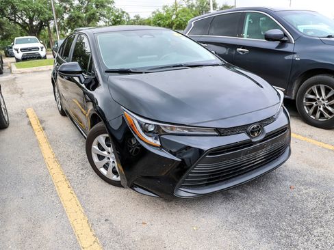 Certified 2025 Toyota Corolla LE FWD image 5