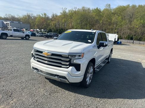 Used 2024 Chevrolet Silverado 1500 High Country w/ High Country Premium Package image 3