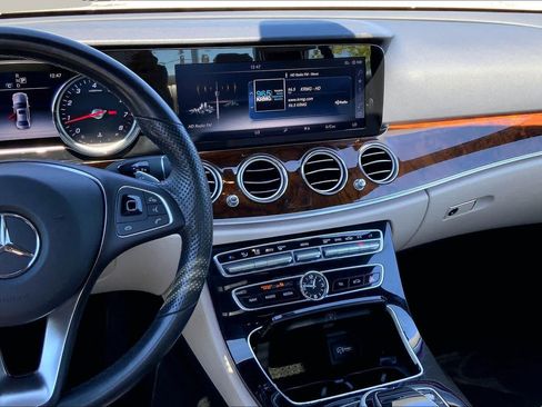 Used 2017 Mercedes-Benz E 300 4MATIC image 6