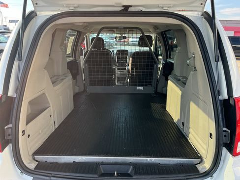 Used 2014 RAM C/V Tradesman w/ UConnect Hands-Free Group FWD image 27