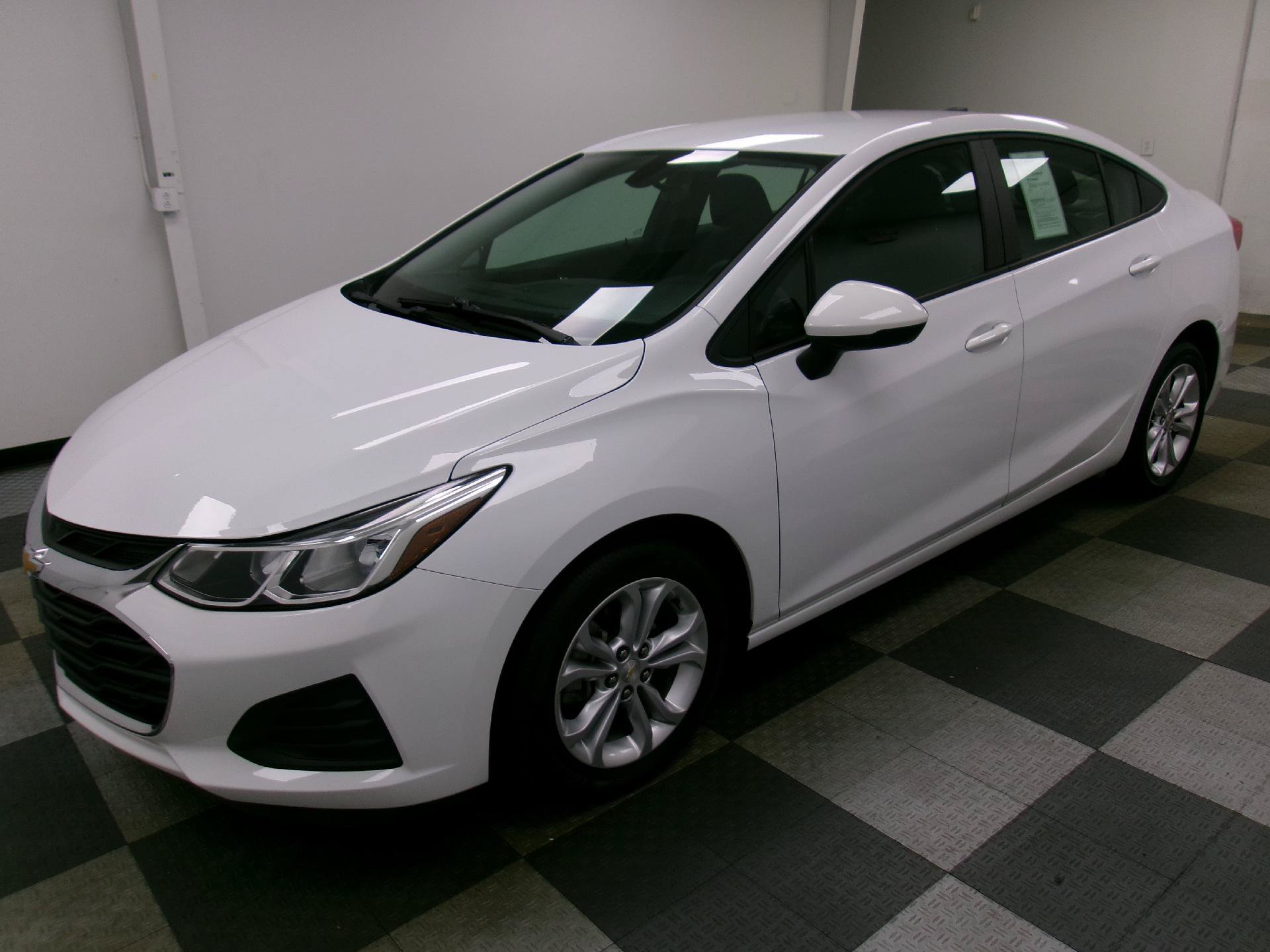 Used 2019 Chevrolet Cruze LS w/ LS Convenience Package FWD image 1