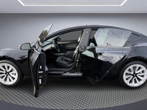 Used 2022 Tesla Model 3 image 11