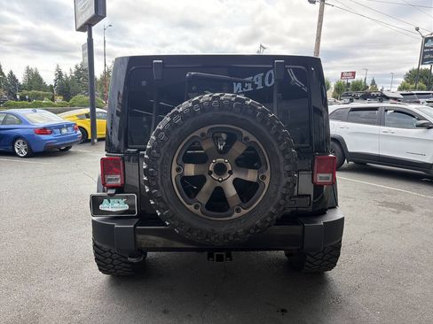 Used 2012 Jeep Wrangler Unlimited Sahara AWD/4WD image 5