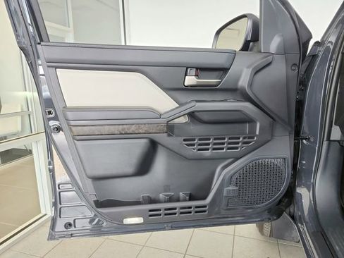 Used 2024 Toyota Tacoma Limited w/ Limited Package (LT) image 20