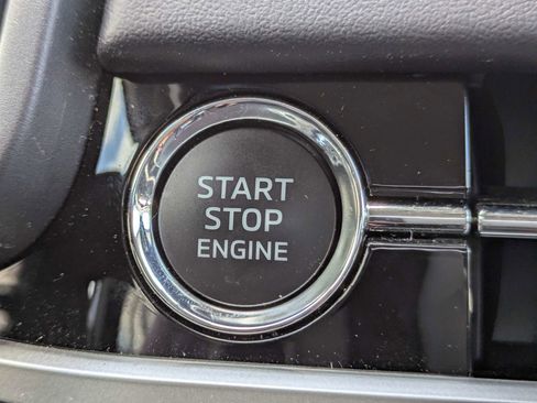 Used 2024 Mitsubishi Outlander FWD image 21