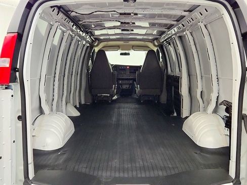 Used 2025 GMC Savana 3500 Extended RWD image 20