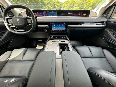 New 2025 Lincoln Navigator Reserve AWD/4WD image 21