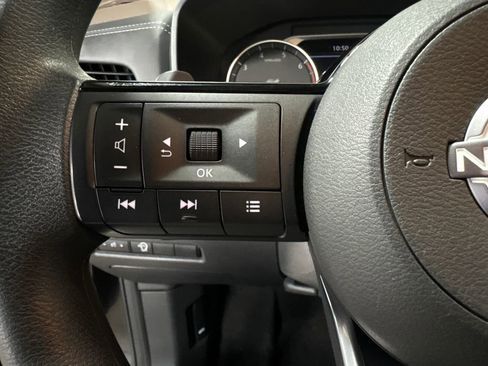 Used 2023 Nissan Rogue SV image 24